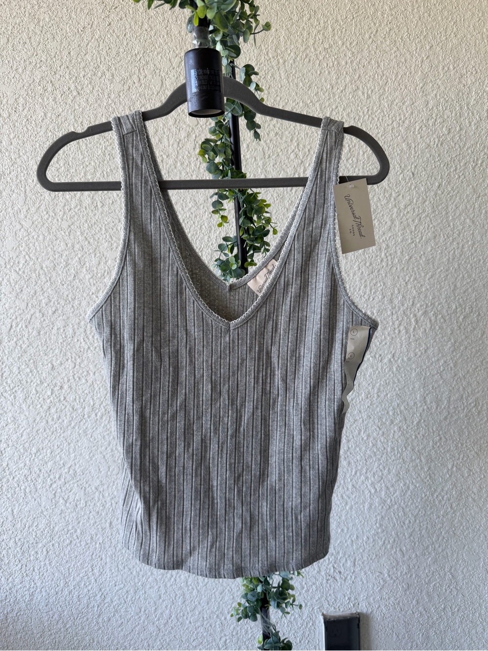 Universal Thread Gray Ribbed V-Neck Tank Top